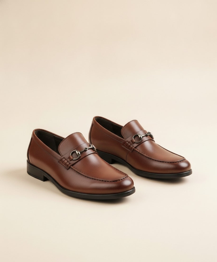 Looksmaxxing Bari elevator slip-on, three-quarter view