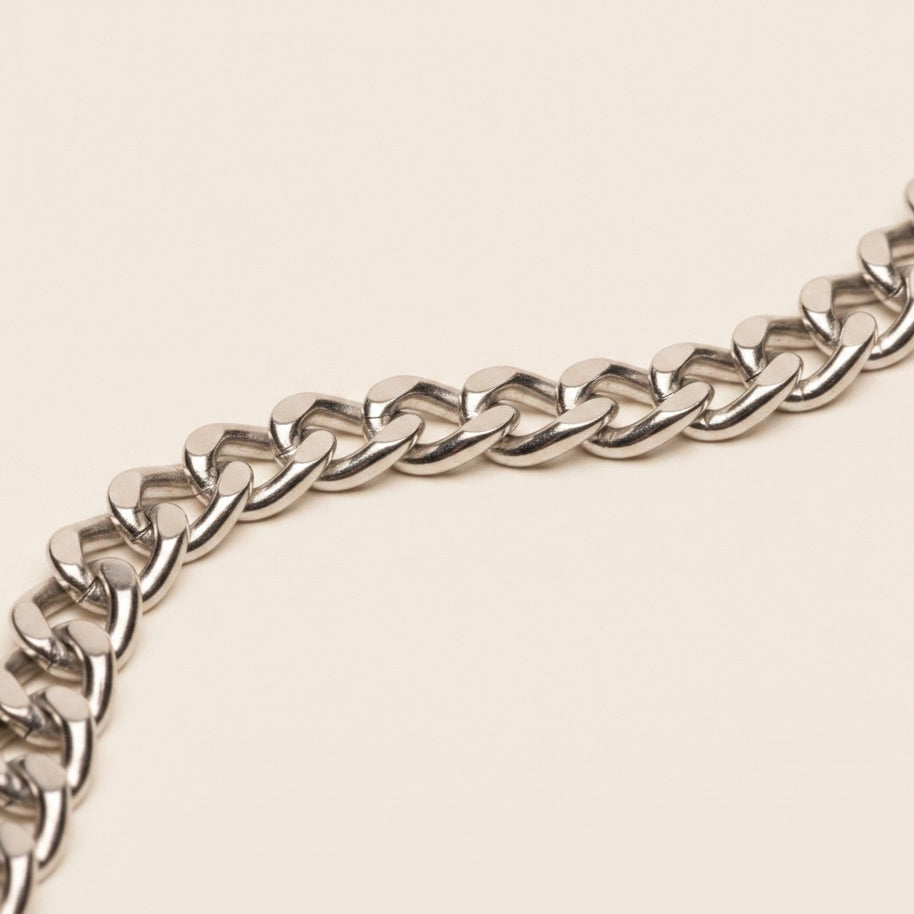 Close-up detail of the Looksmaxxing Salerno Cuban link chain necklace