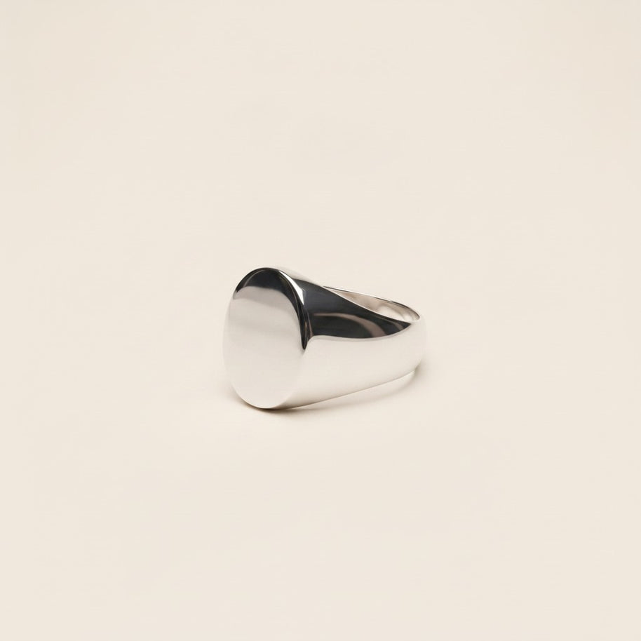 Close-up detail of the Looksmaxxing Tropea signet ring